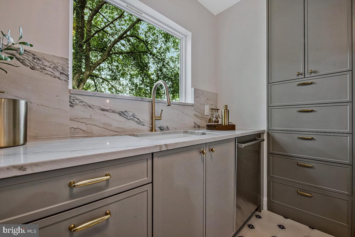 4221 Kennedy Street photo 18