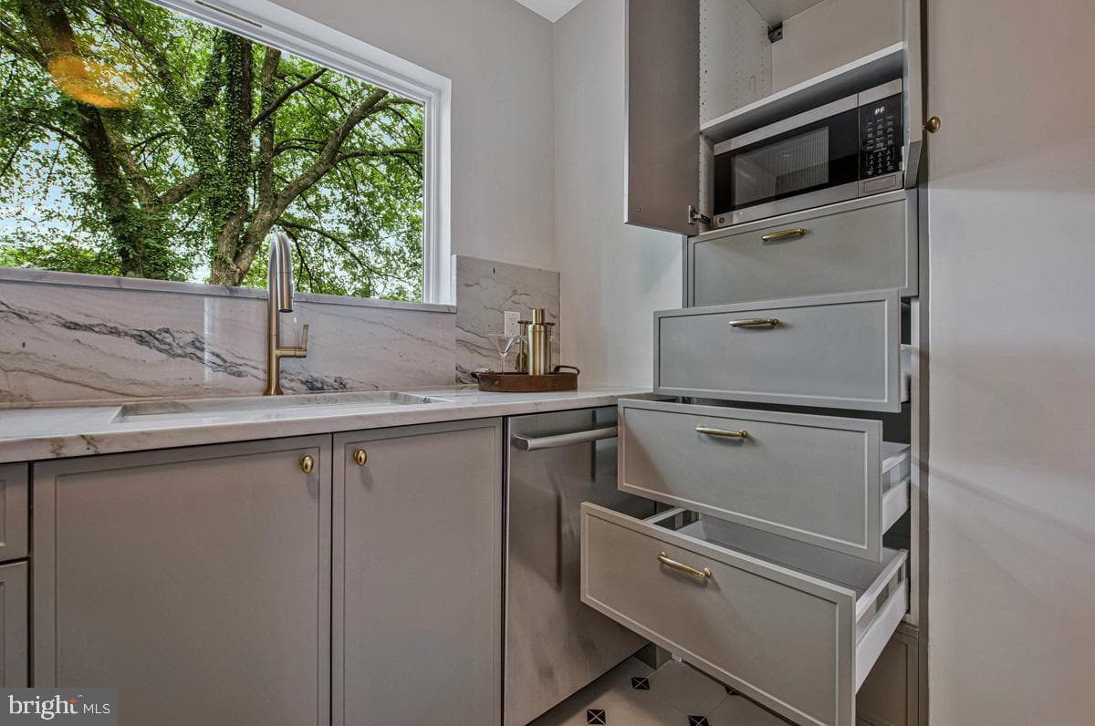 4221 Kennedy Street photo 20