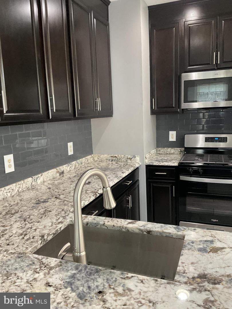1701 Chinaberry Court photo 8