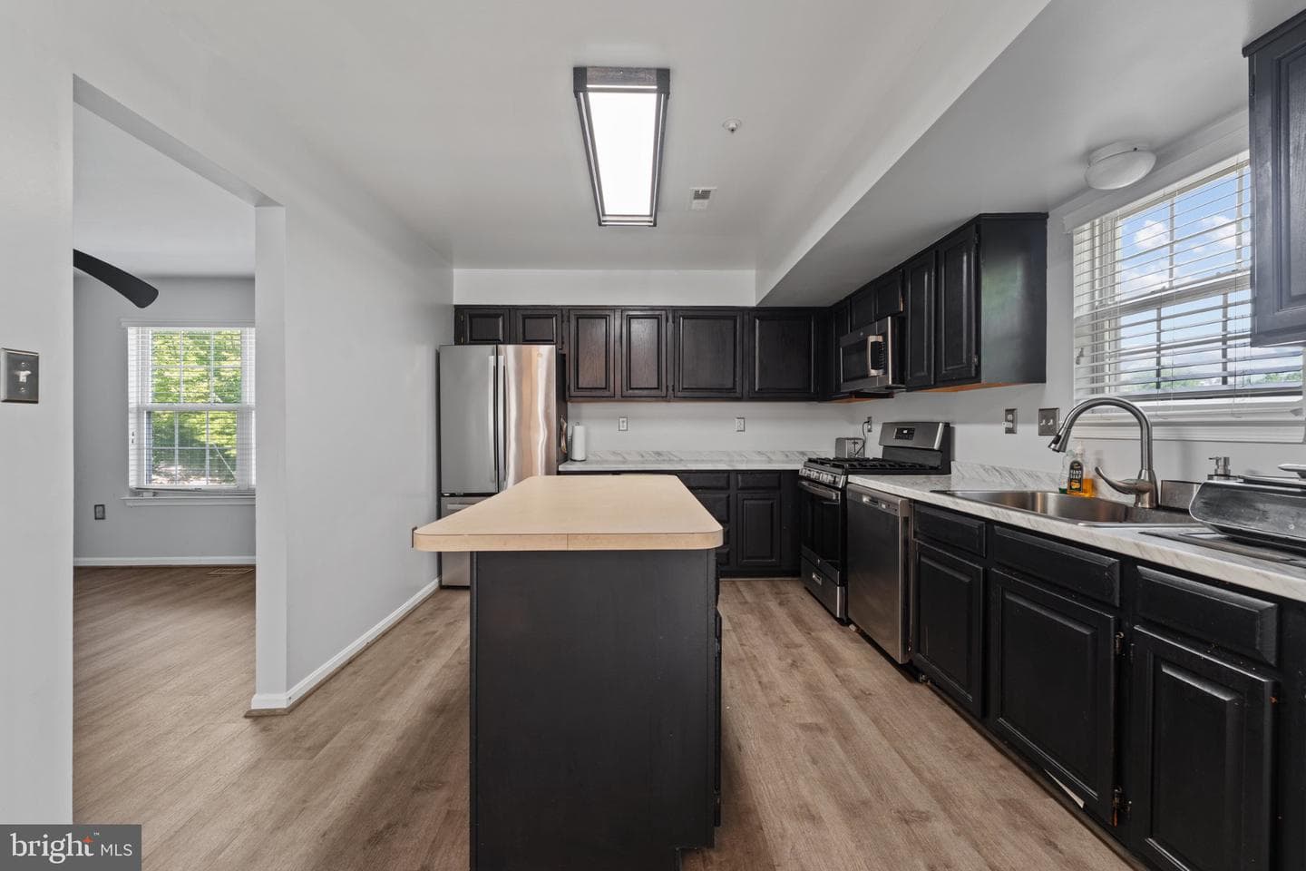 10700 Wembrough Place photo 15
