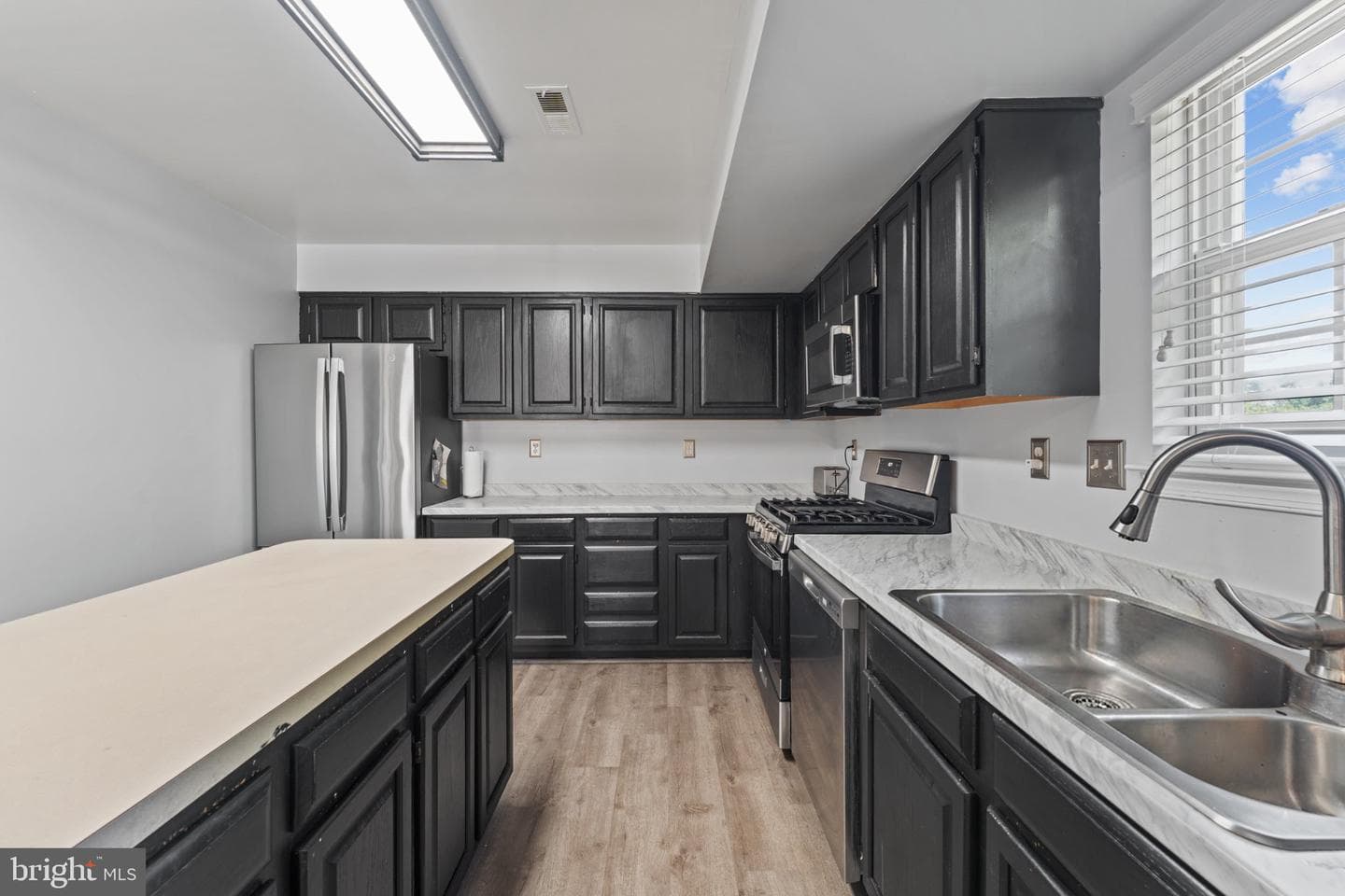10700 Wembrough Place photo 17