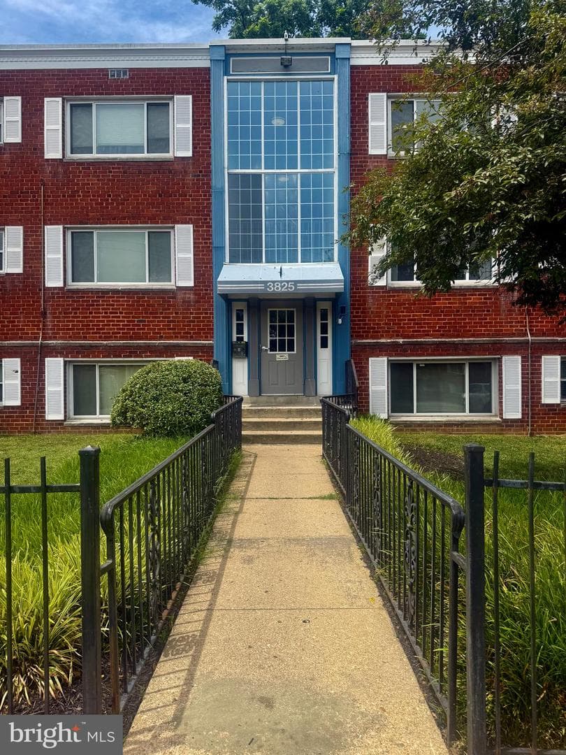 3825 Hamilton Street #c-304 photo 1