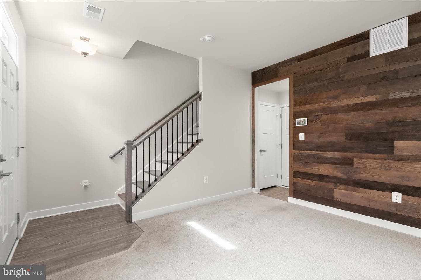 4709 Crest View Drive photo 8