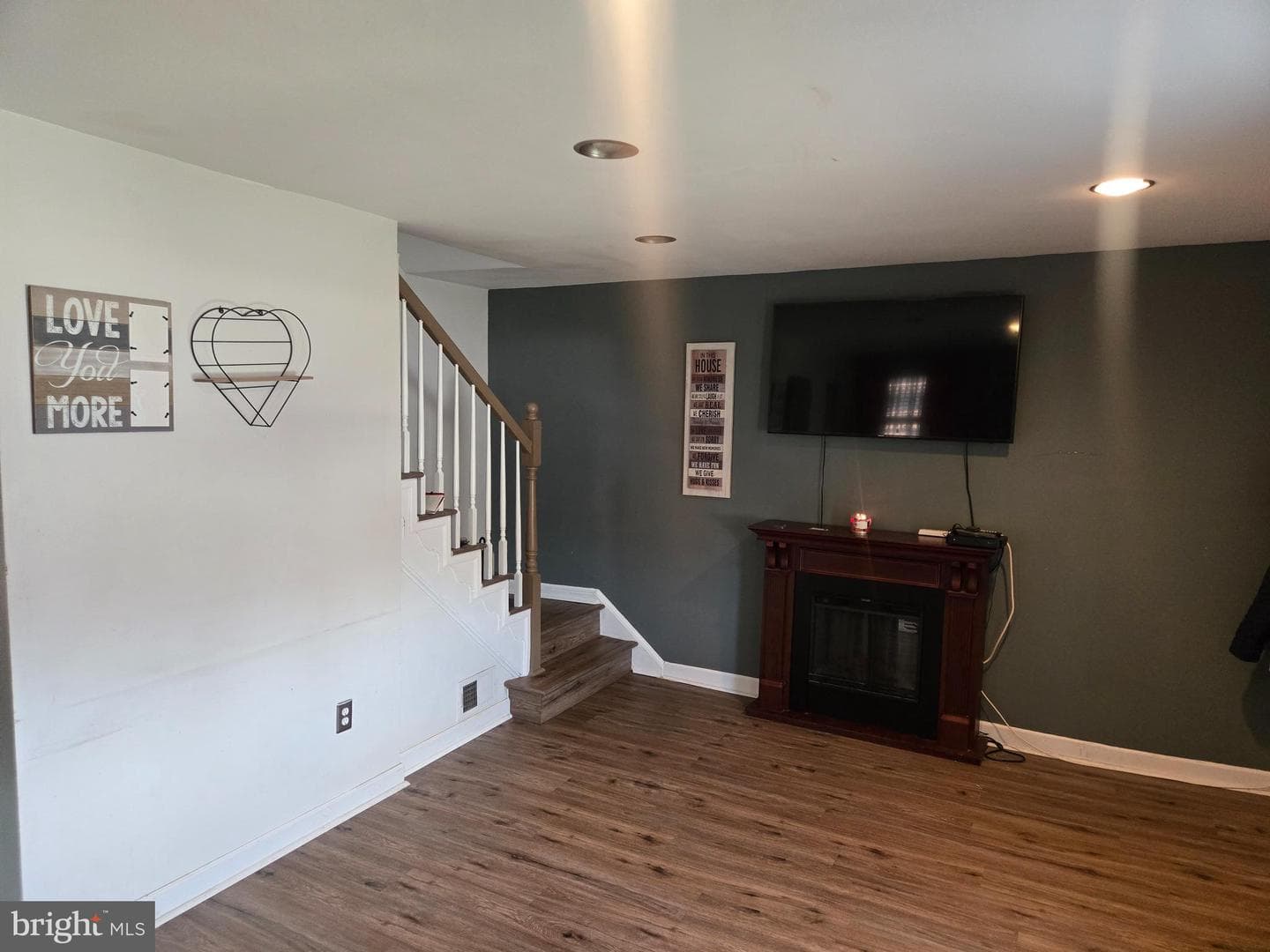 2345 Iverson Street photo 4