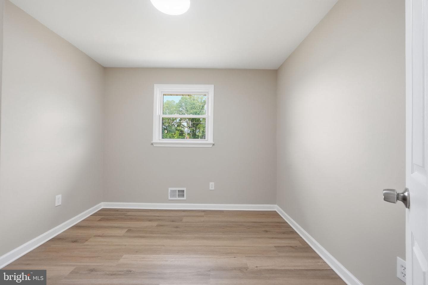 3007 Kingsway Road photo 20