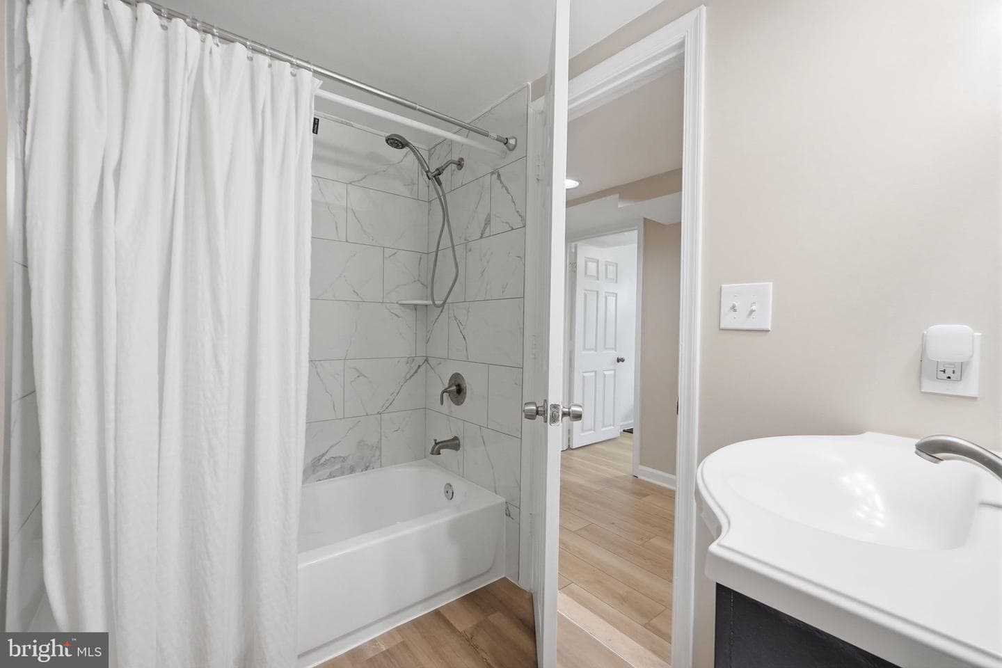3007 Kingsway Road photo 28