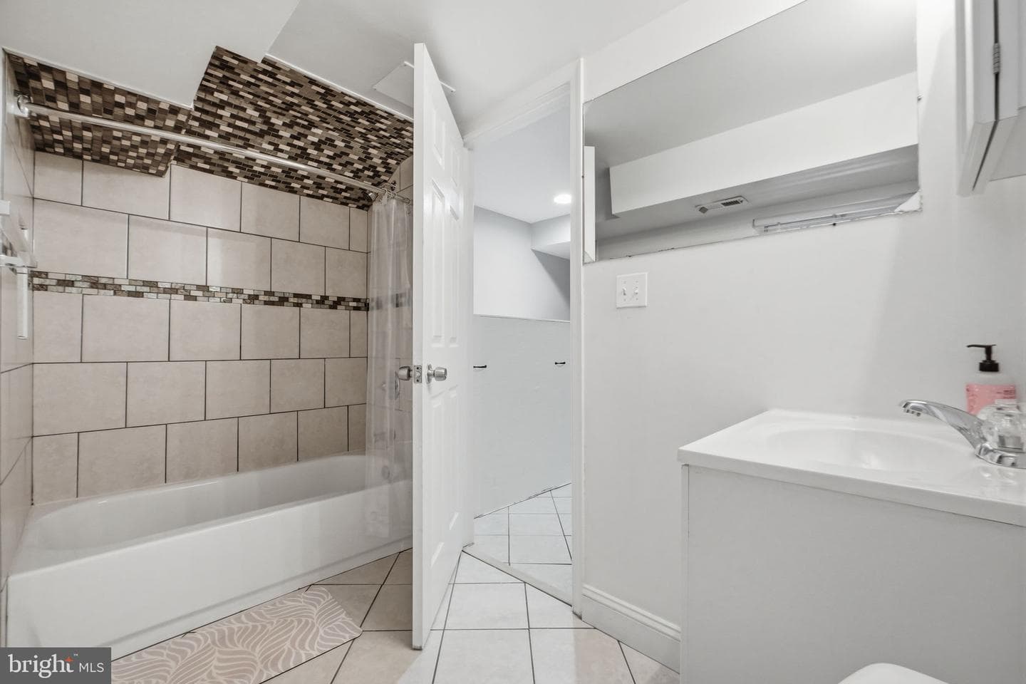 715 Opus Avenue photo 24