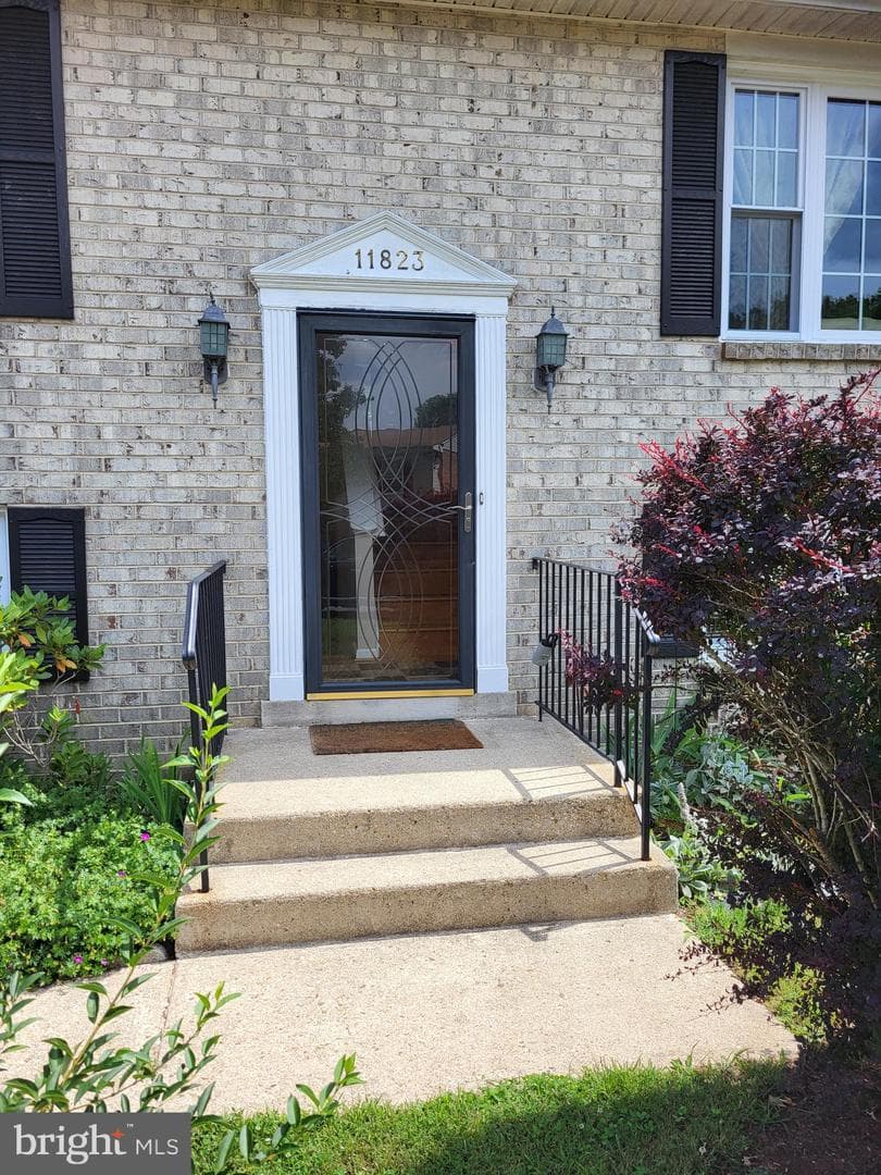 11823 Sylvia Drive photo 4