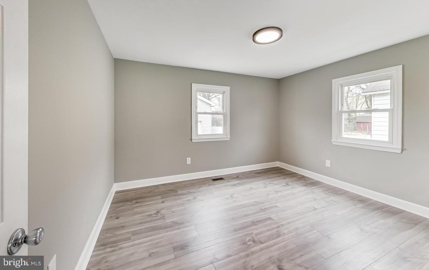 5923 Berwyn Road photo 12
