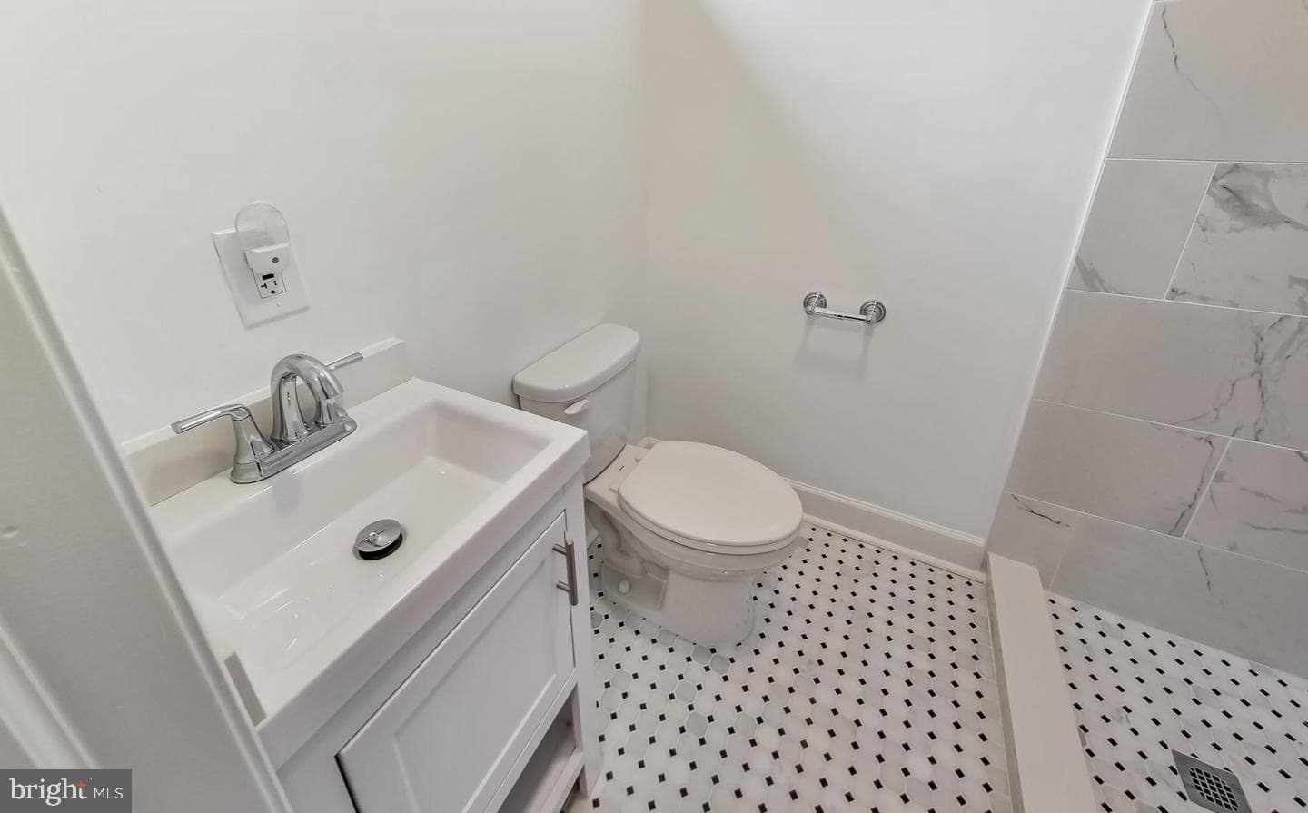 5923 Berwyn Road photo 31