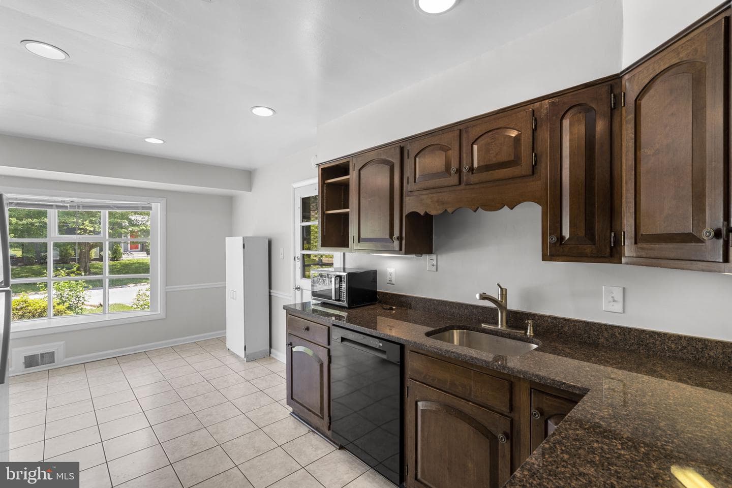7524 Sweetbriar Drive photo 11