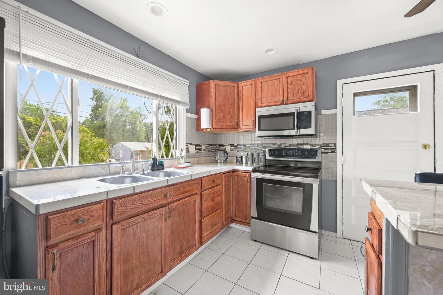 4705 Lincoln Avenue photo 3