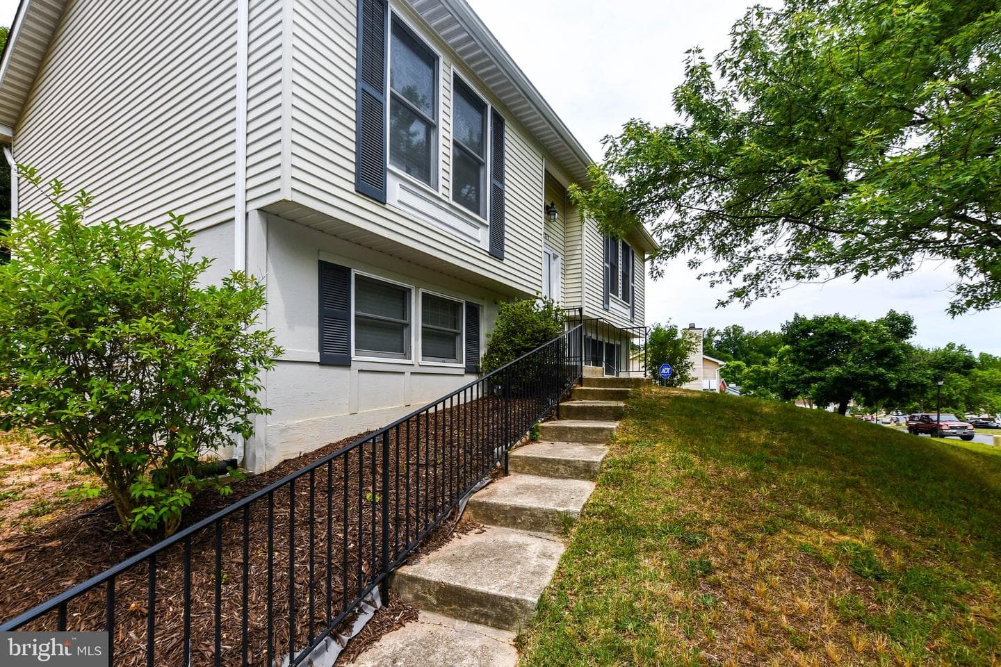 2717 Timbercrest Drive photo 3
