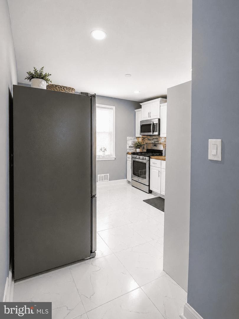 918 Mentor Avenue photo 13