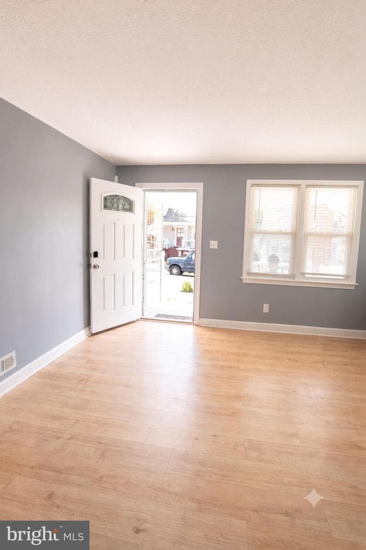 918 Mentor Avenue photo 6