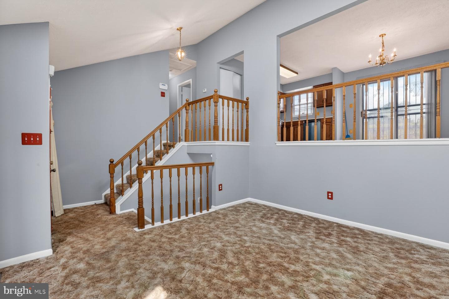 1103 Falconett Court photo 4