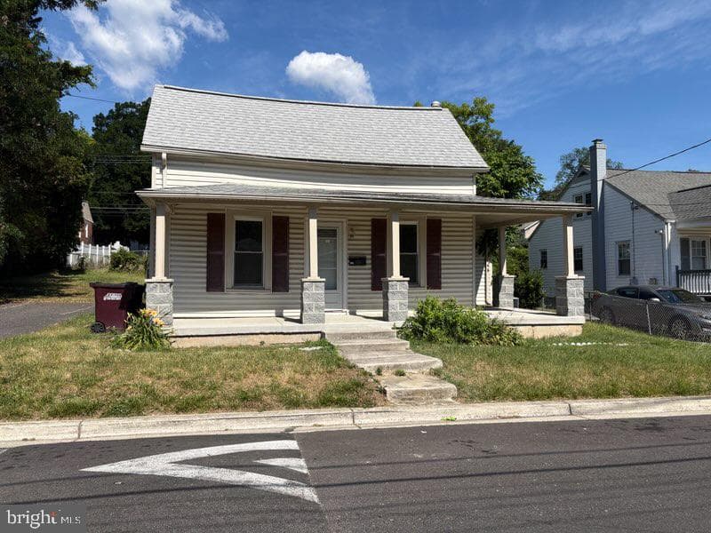 725 Mentor Avenue photo 1