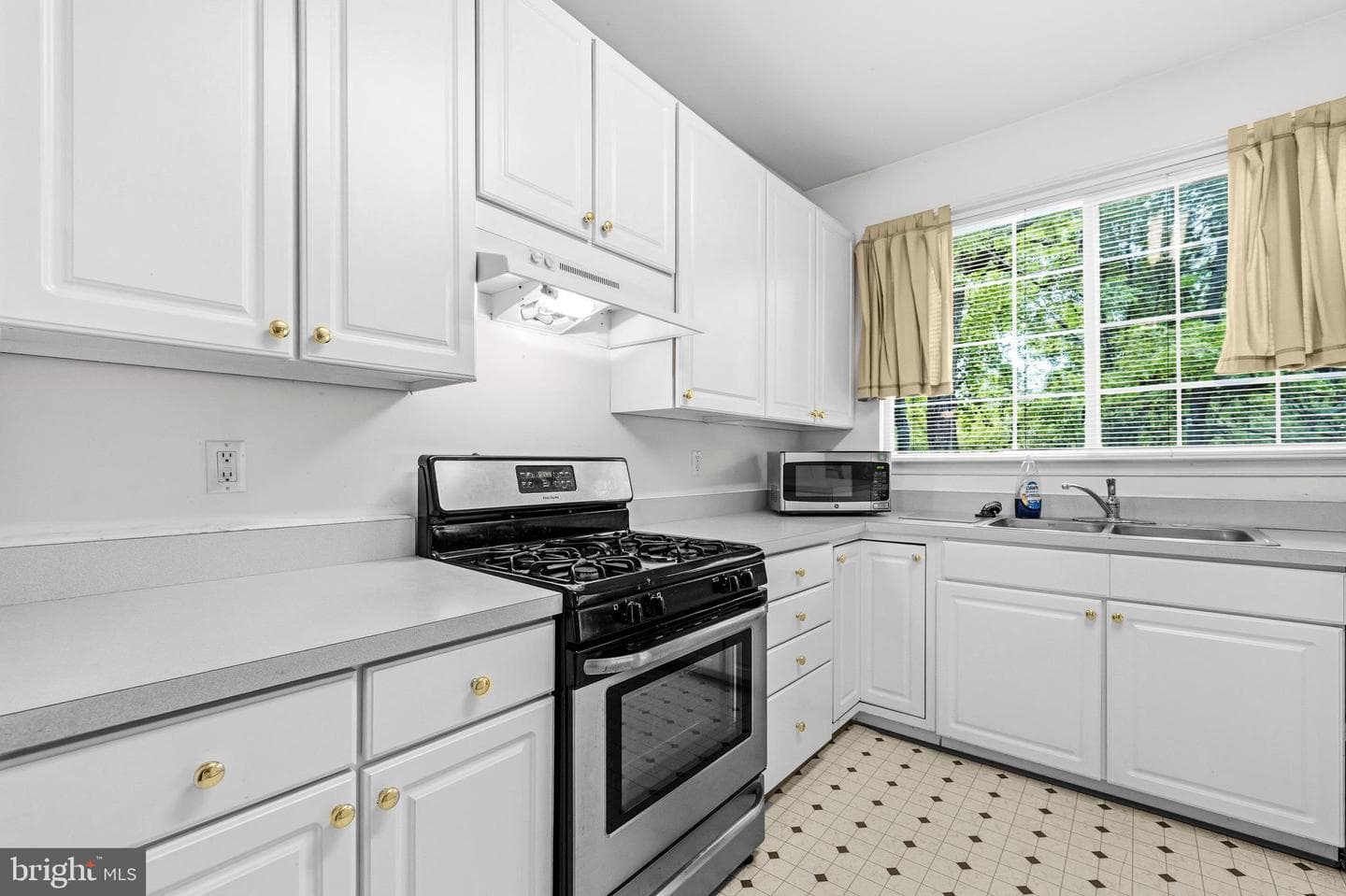 4301 Hickory Leaf Court photo 13
