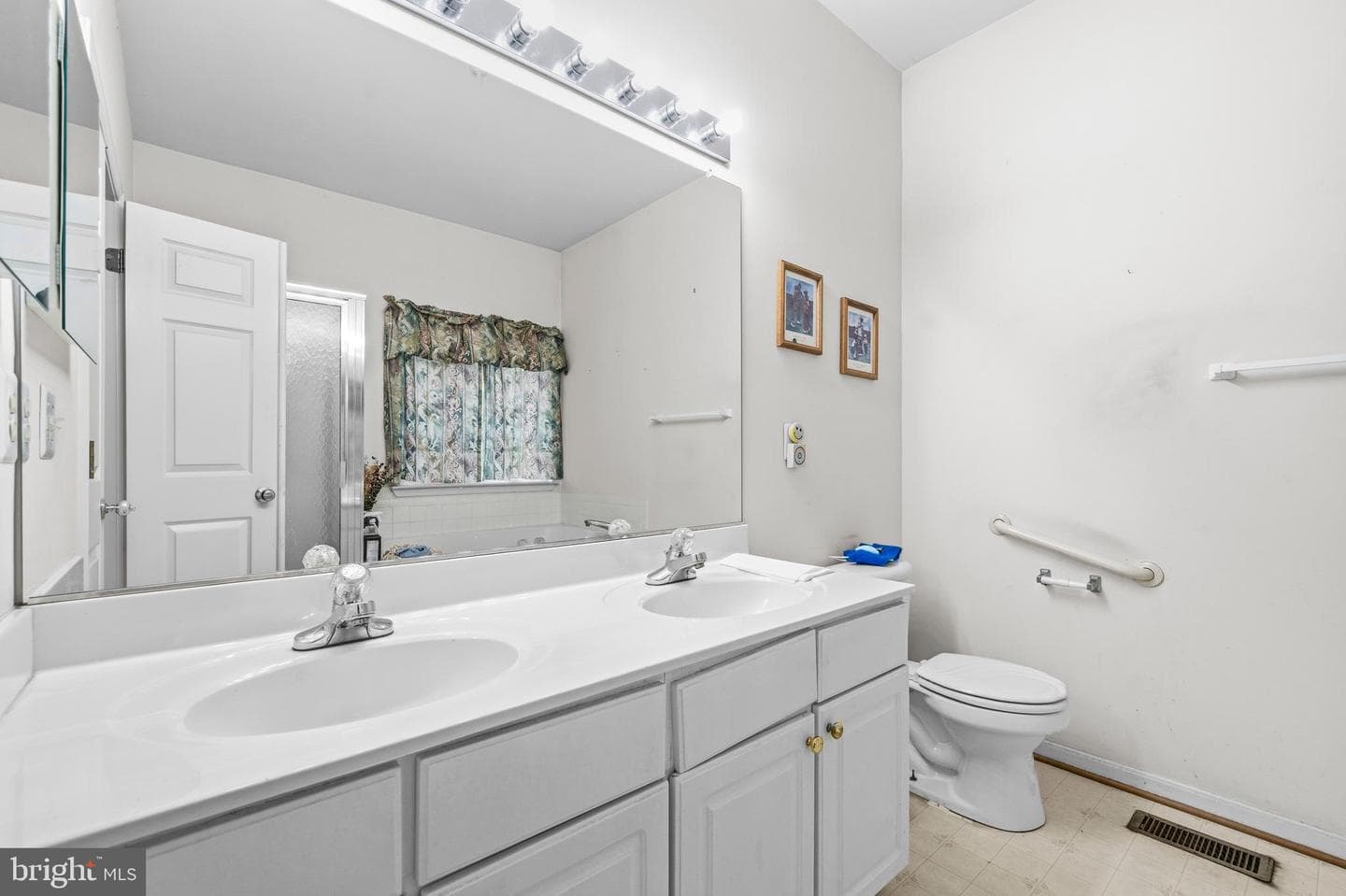 4301 Hickory Leaf Court photo 16