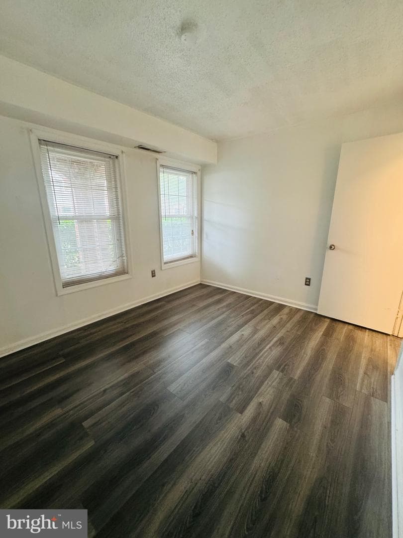 7990 Lakecrest Drive photo 12