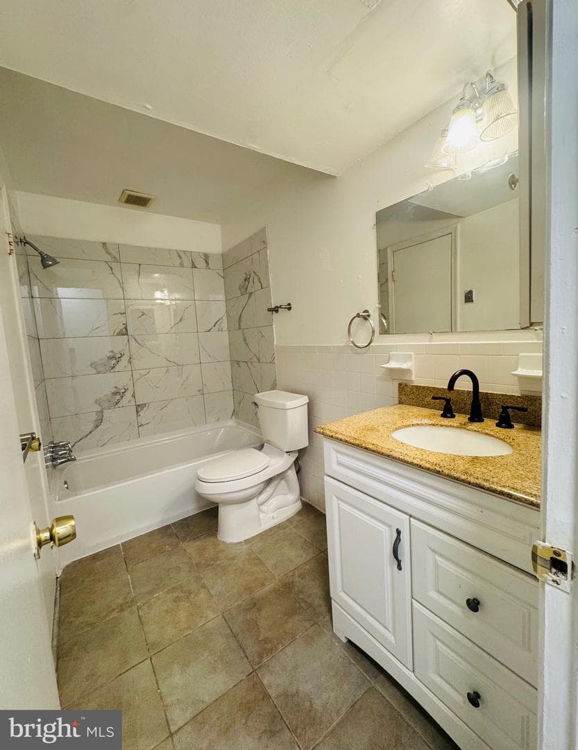 7990 Lakecrest Drive photo 6