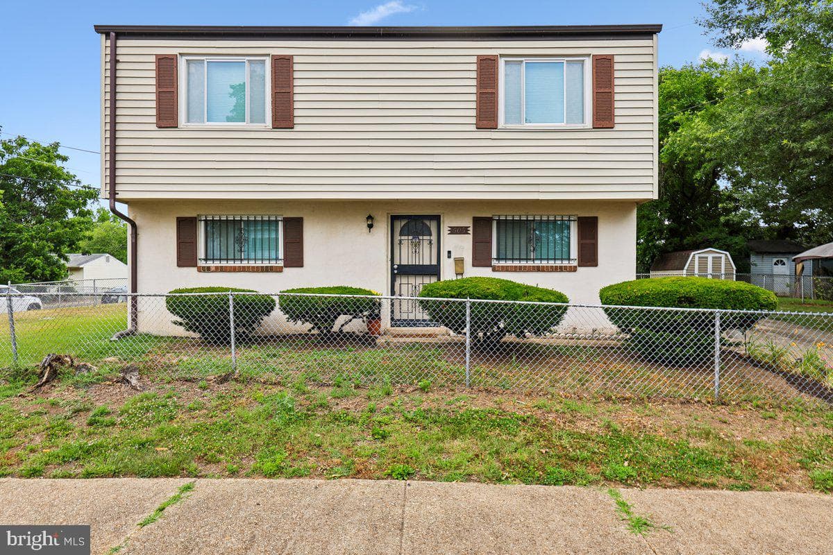 605 Hedgeleaf Avenue photo 1