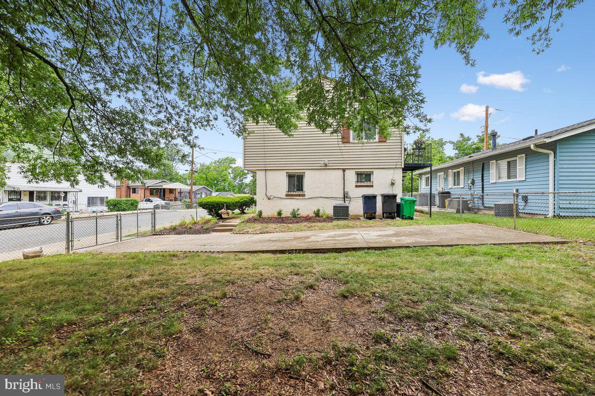 605 Hedgeleaf Avenue photo 3