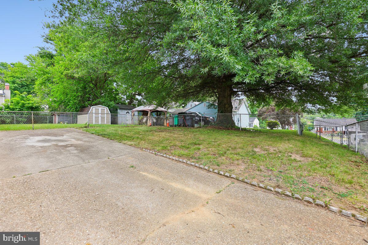 605 Hedgeleaf Avenue photo 4