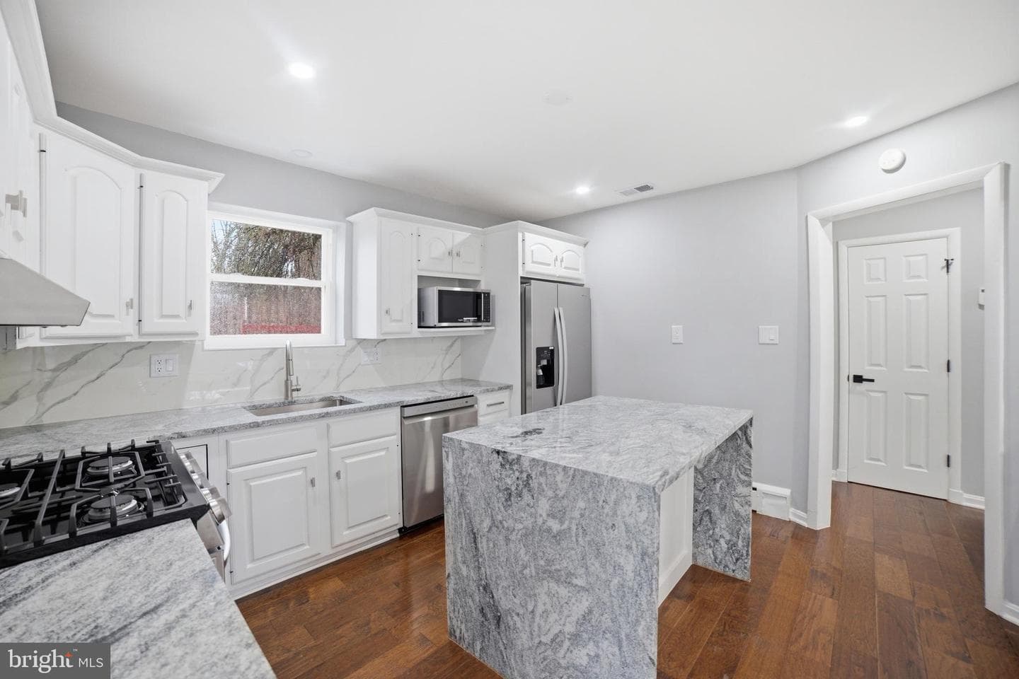 5001 Barto Avenue photo 9