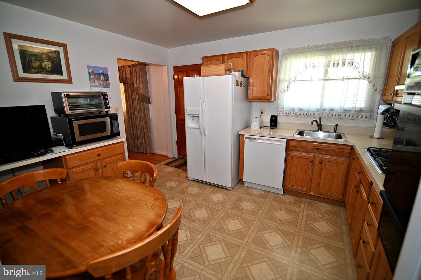 5528 Helmont Drive photo 7