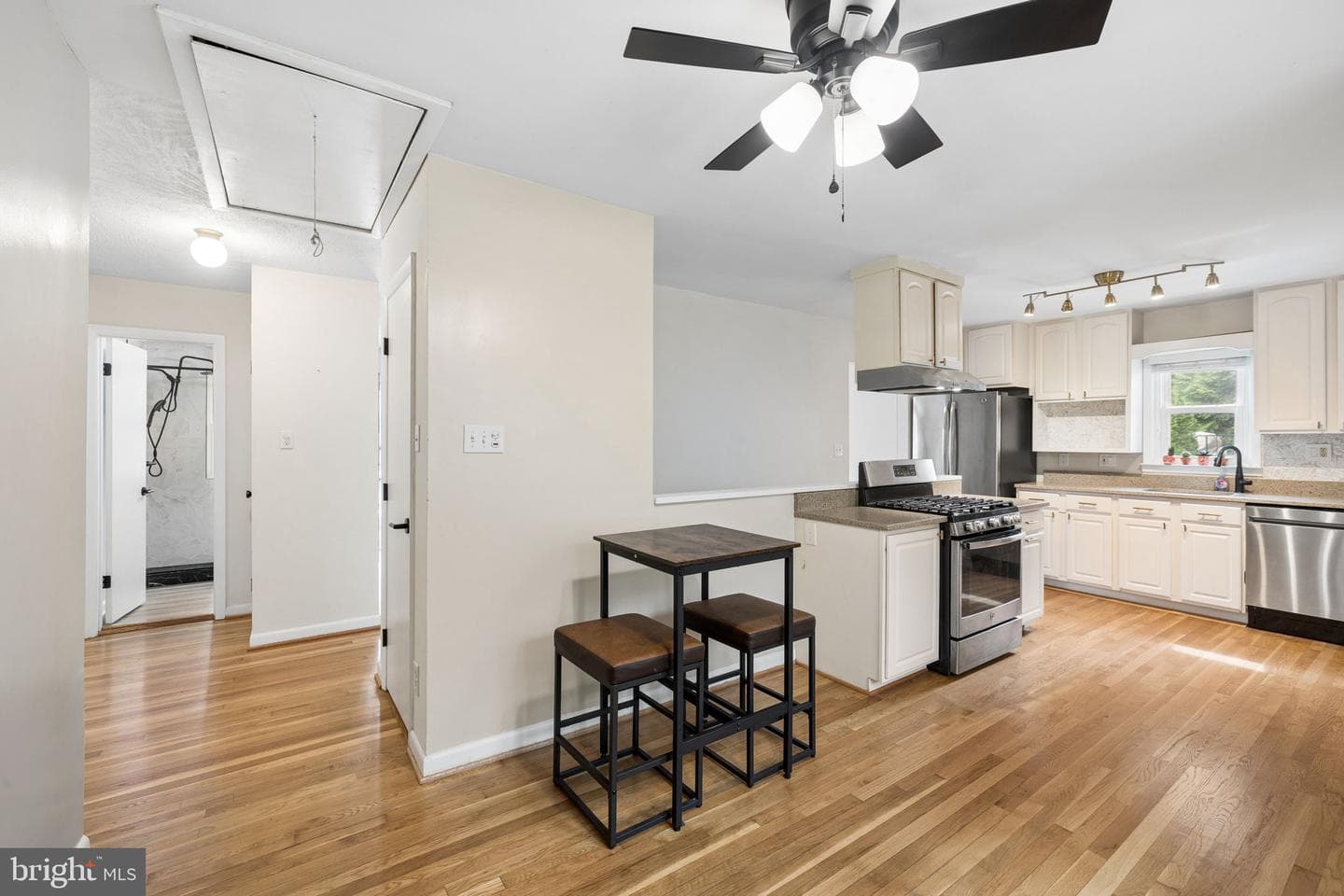 5903 Berwyn photo 11