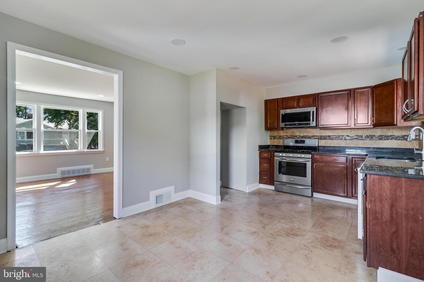 109 S Huron Drive photo 11