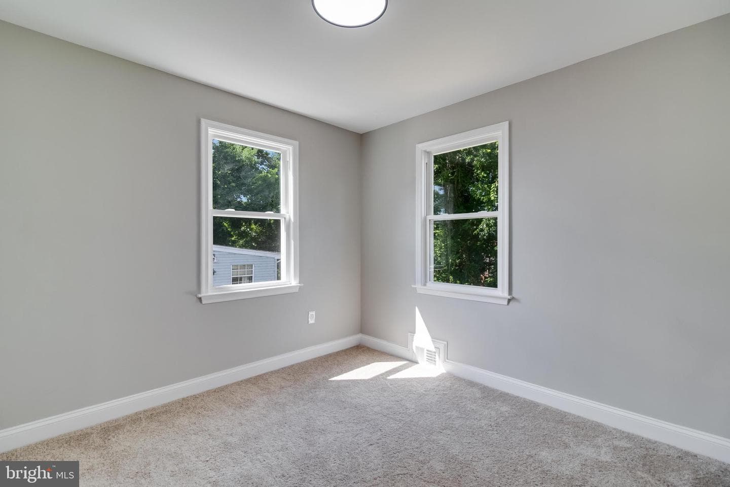 109 S Huron Drive photo 17