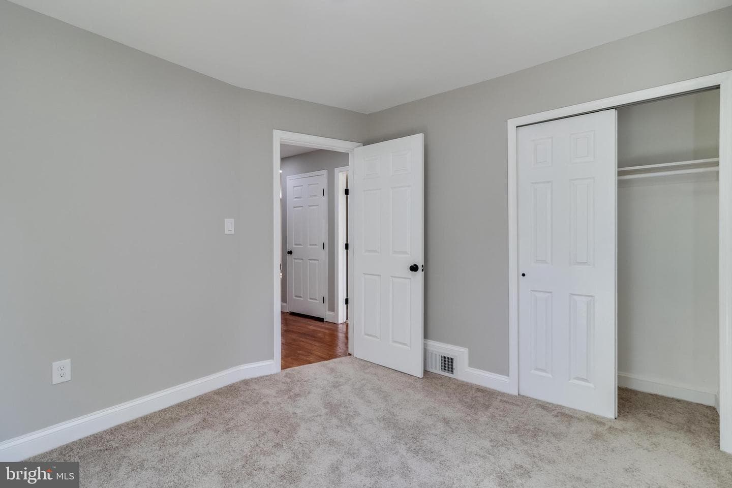 109 S Huron Drive photo 18