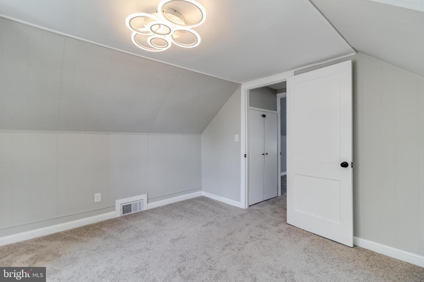 109 S Huron Drive photo 21