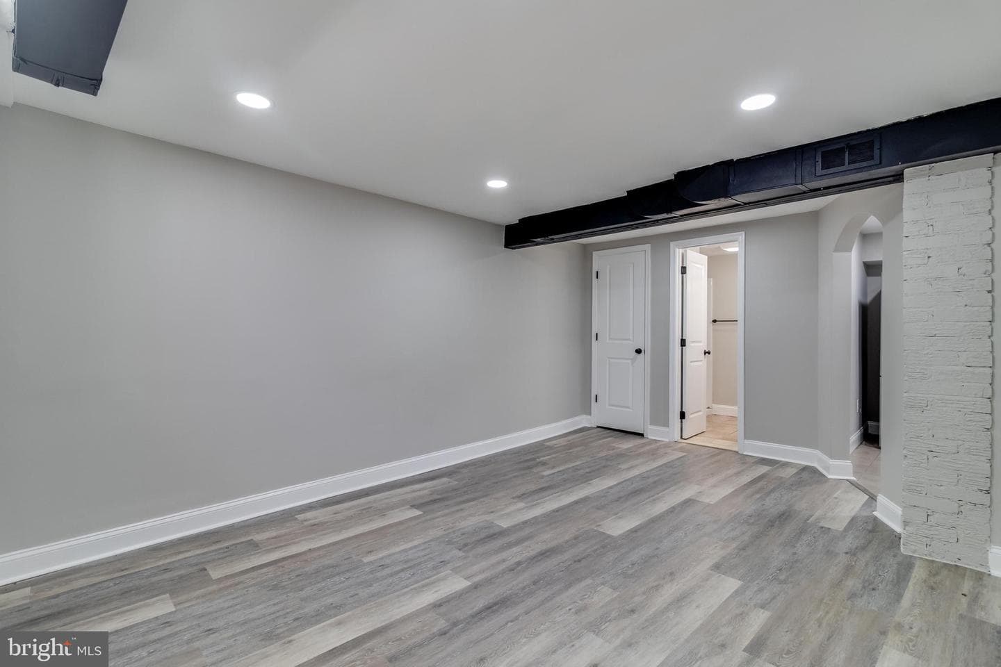 109 S Huron Drive photo 26