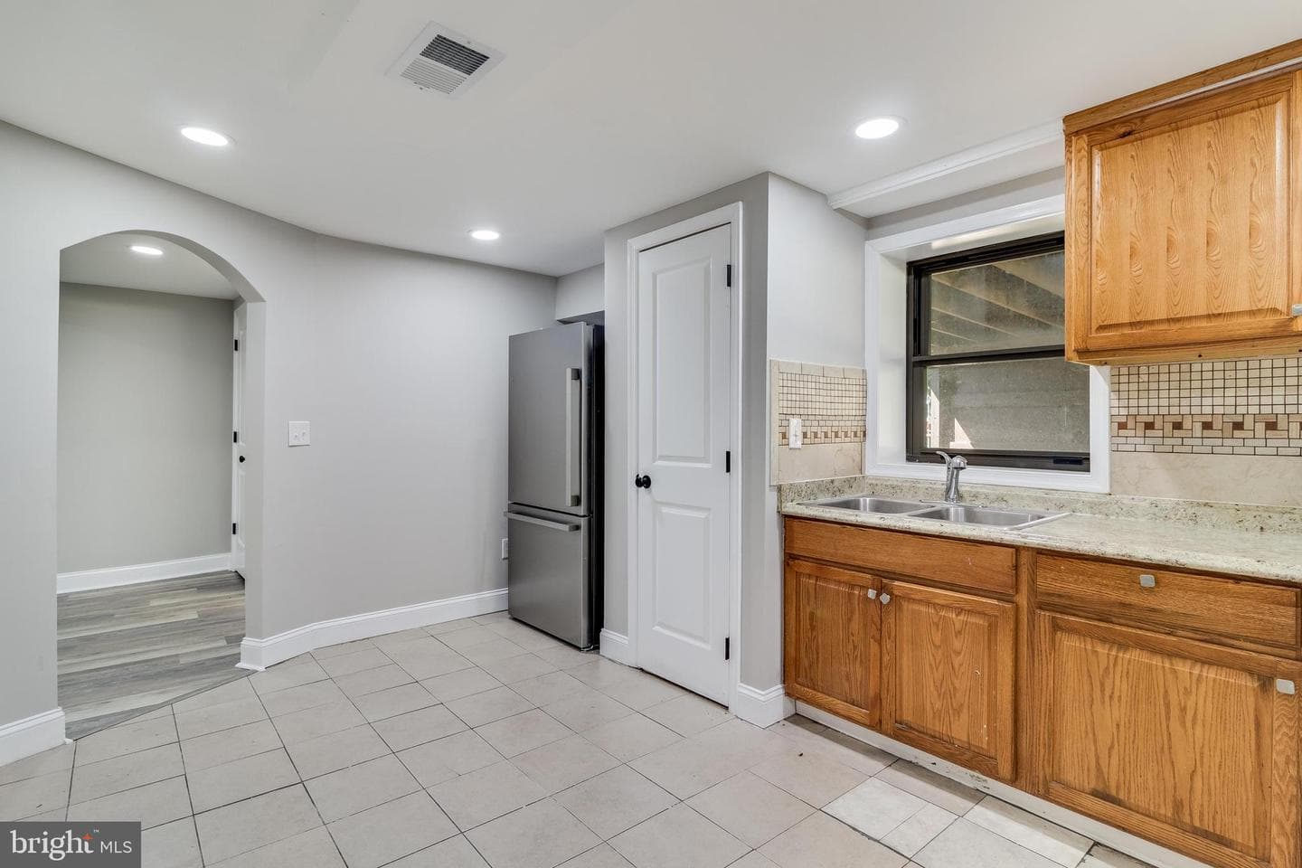 109 S Huron Drive photo 31