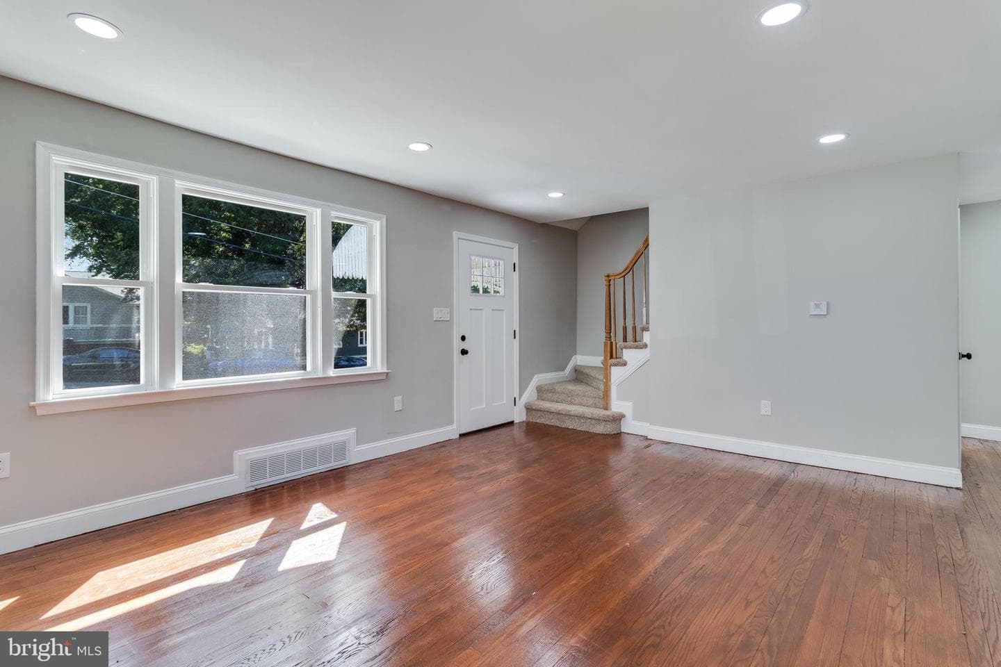 109 S Huron Drive photo 8