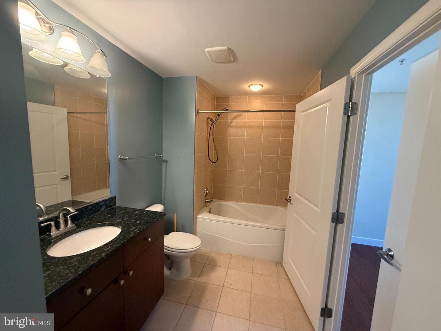 155 Potomac Passage #402 photo 11