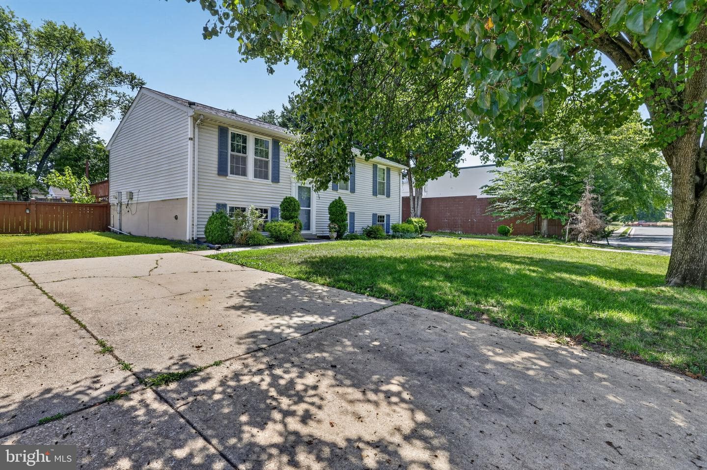8409 Locust Grove Drive photo 3
