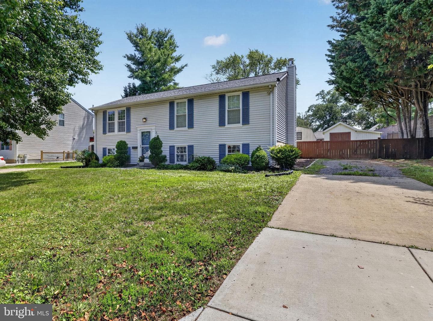 8409 Locust Grove Drive photo 4