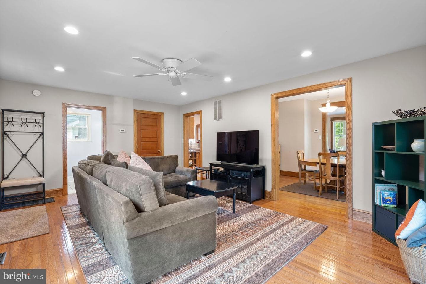 4300 Queensbury Road photo 16
