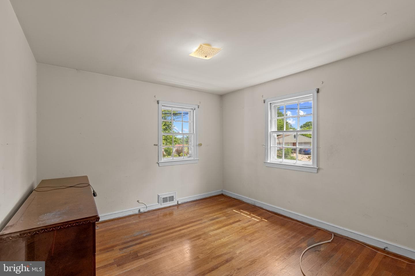 823 Cox Avenue photo 15