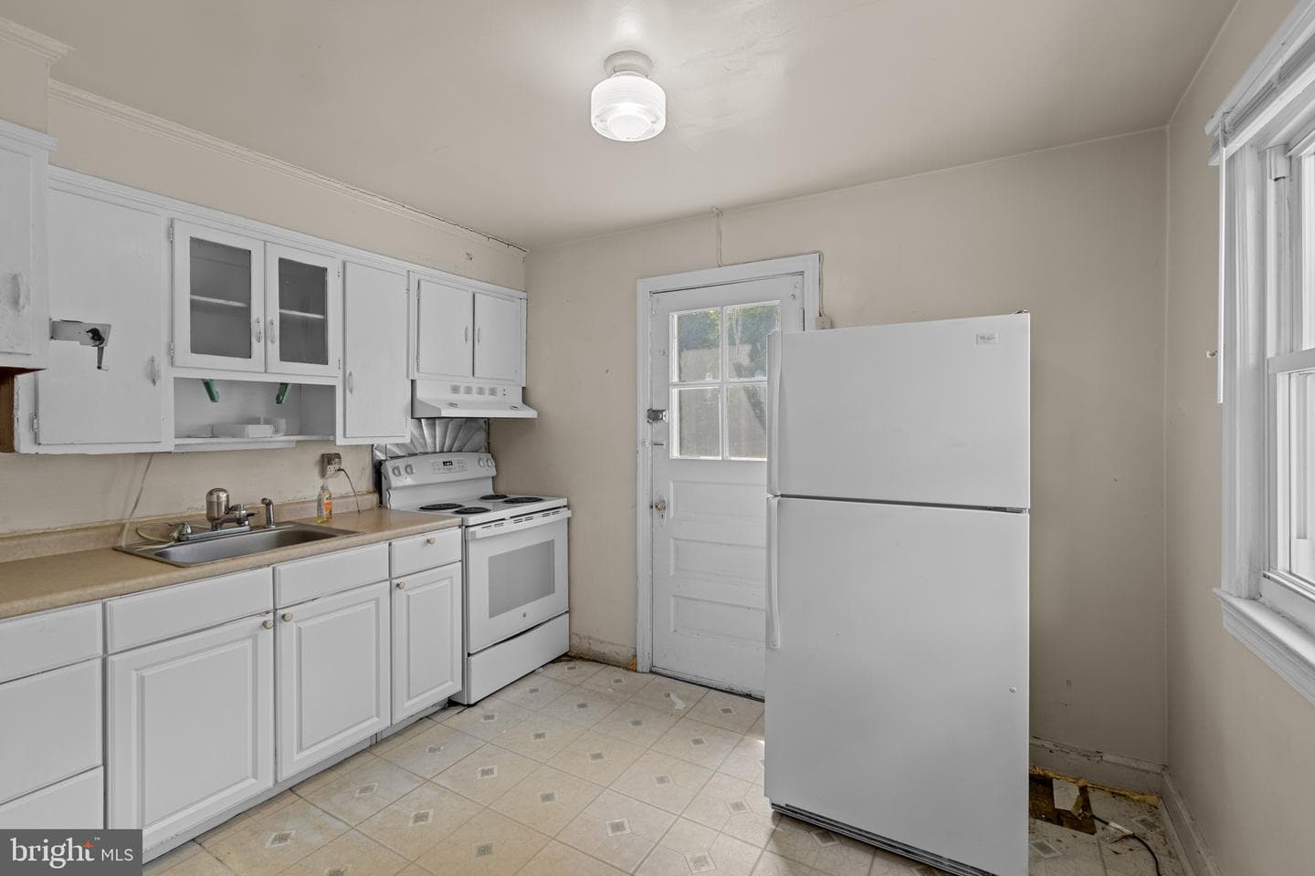 823 Cox Avenue photo 9