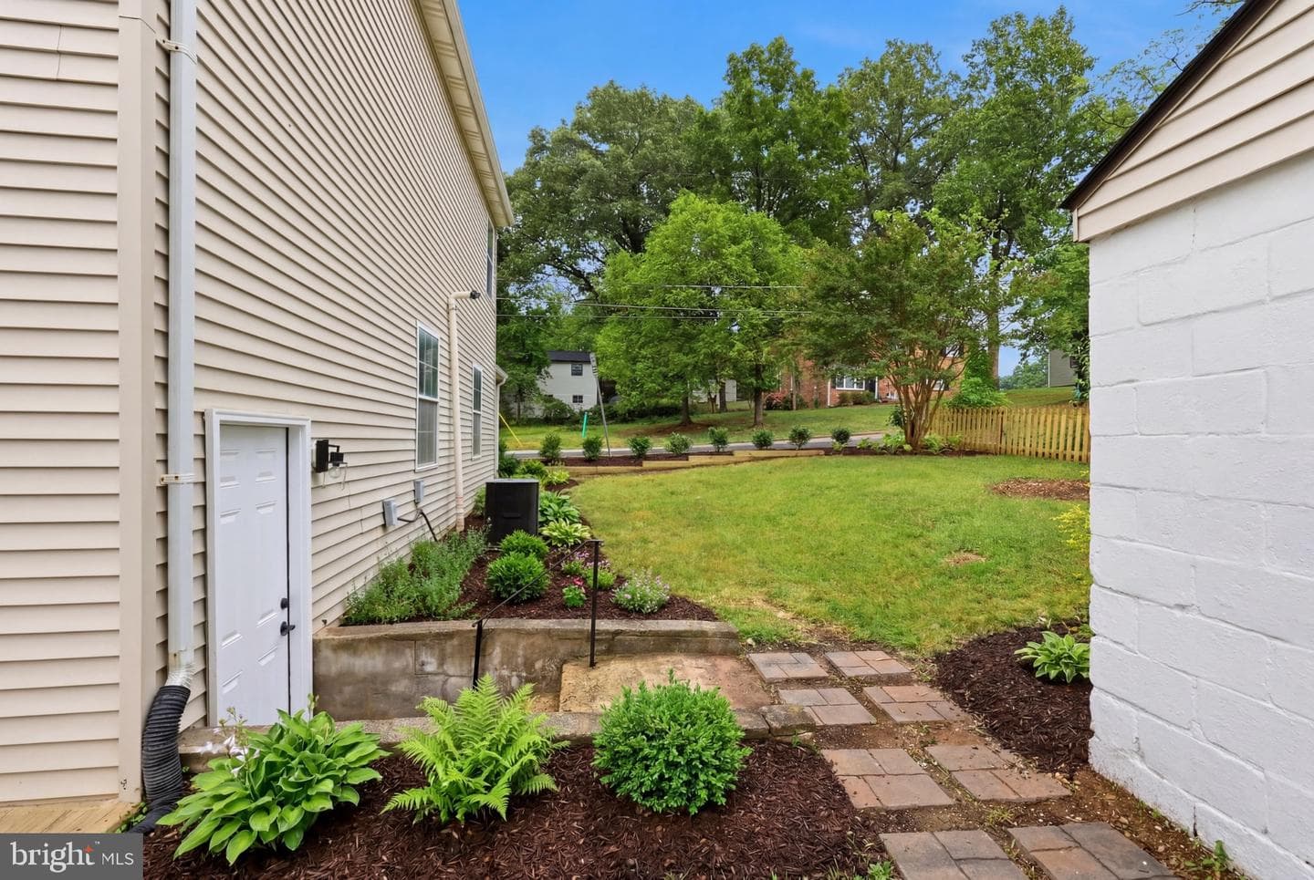 901 Nova Avenue photo 32