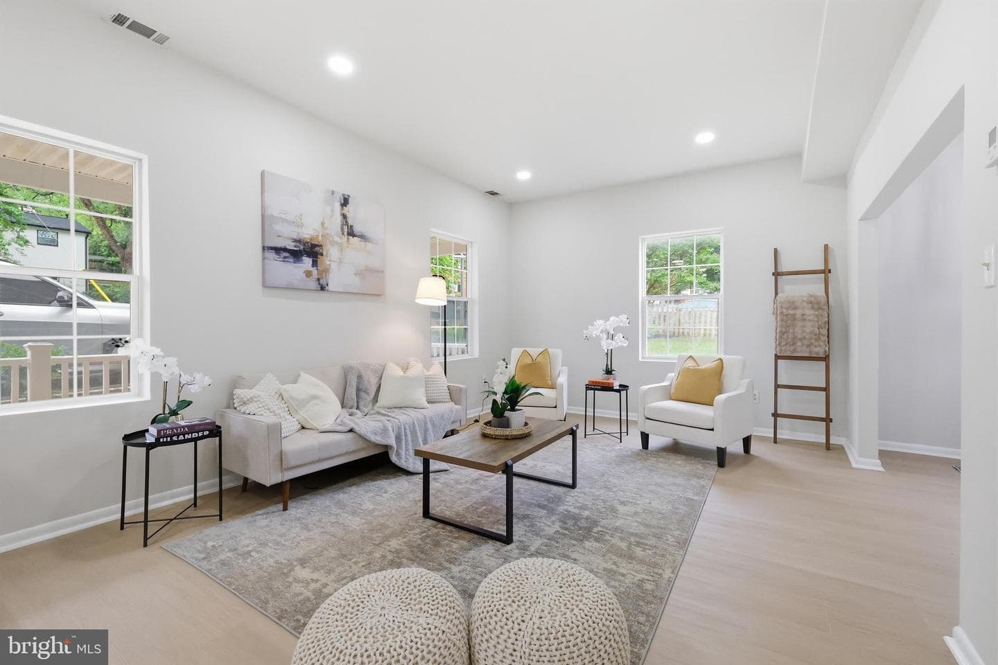 901 Nova Avenue photo 4