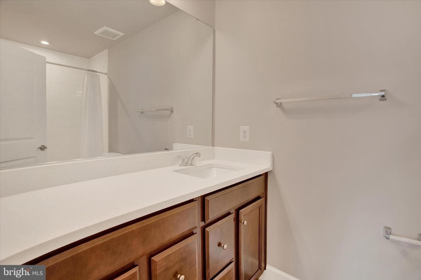 3511 Carnaby Street photo 26