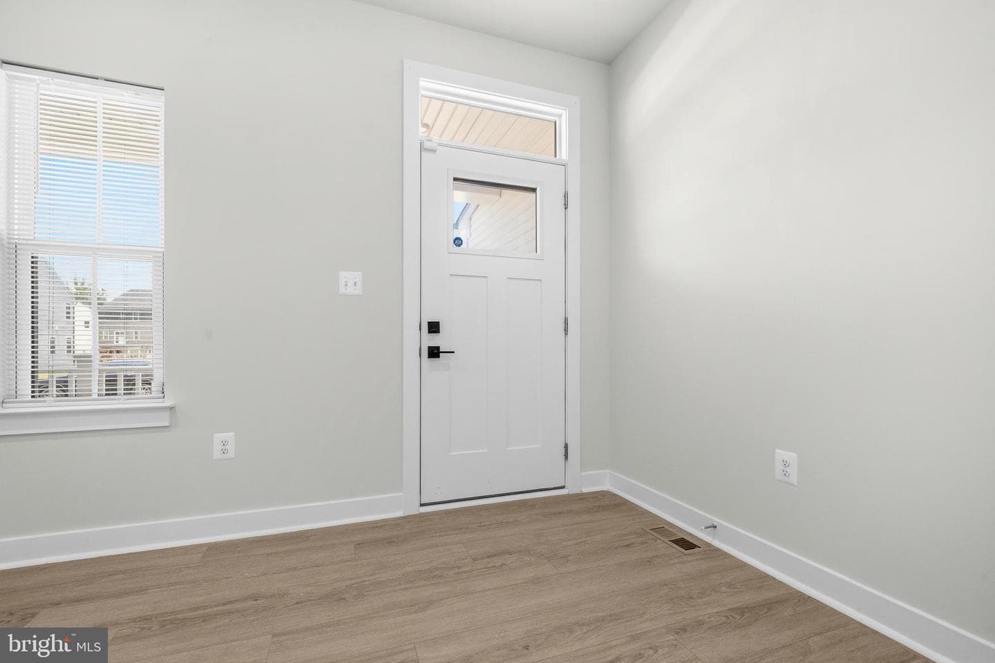 15550 Twin River Circle photo 6