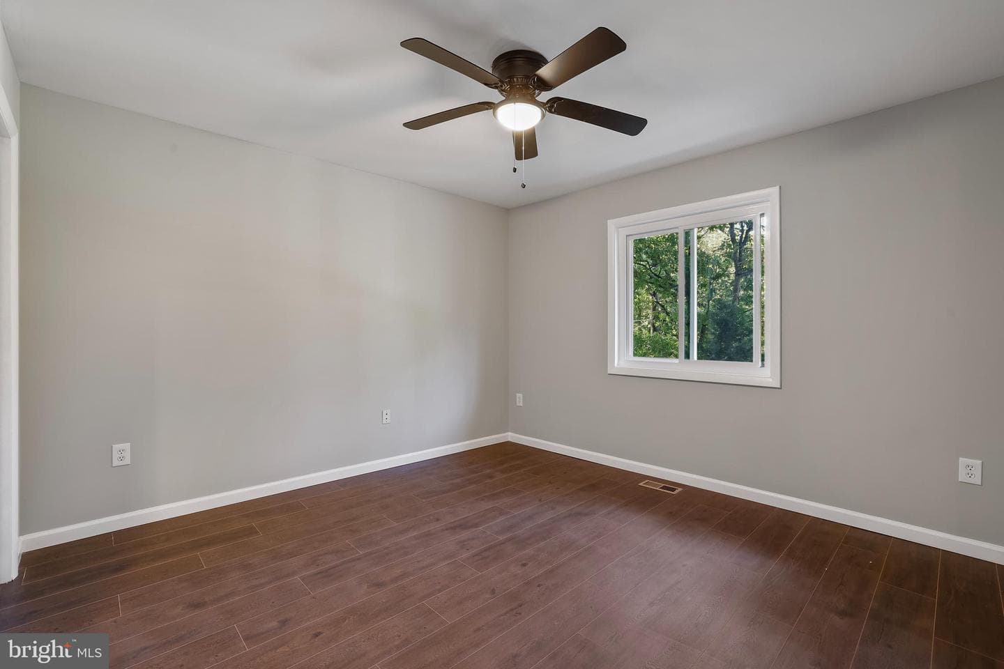 37 Lakeside Drive photo 16