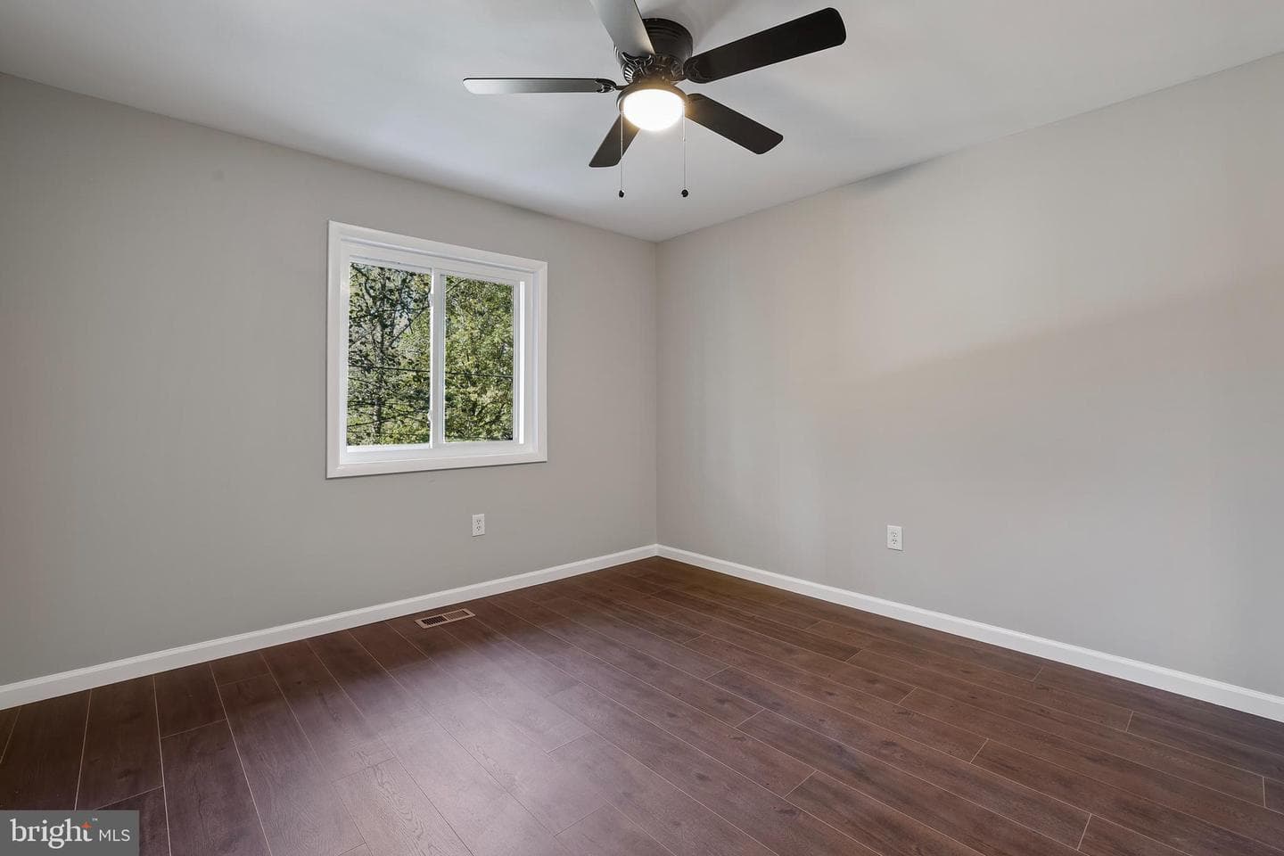 37 Lakeside Drive photo 18
